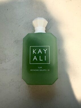 Kayali Yum Pistachio Gelato Women's Body Wash - Green